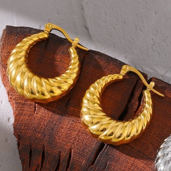 Jewelry - NEW 18K Gold Plated Croissant Hoop Earrings